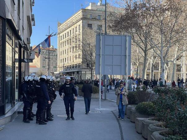 Hrvat uhapšen na protestima u Beogradu vratio se u Hrvatsku