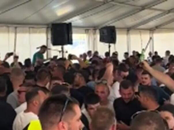 Hrvati feštali uz veliki hit Cece Ražnatović, snimak se širi mrežama