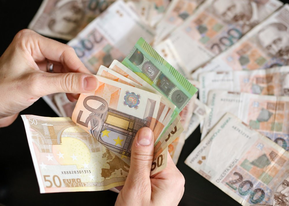 Hrvati u bankama drže 43 milijarde eura, pola miliona ljudi štedi za penziju