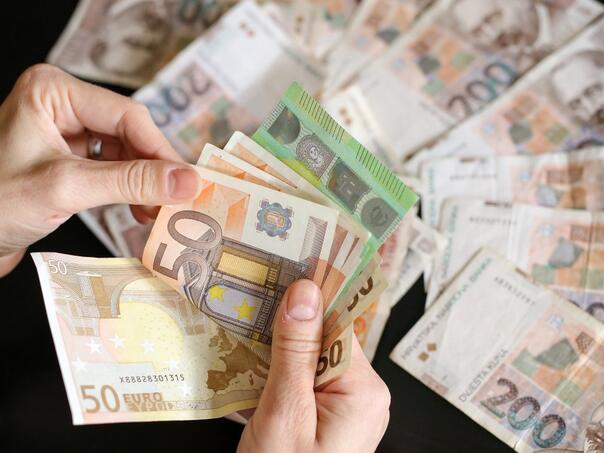 Hrvati u bankama drže 43 milijarde eura, pola miliona ljudi štedi za penziju
