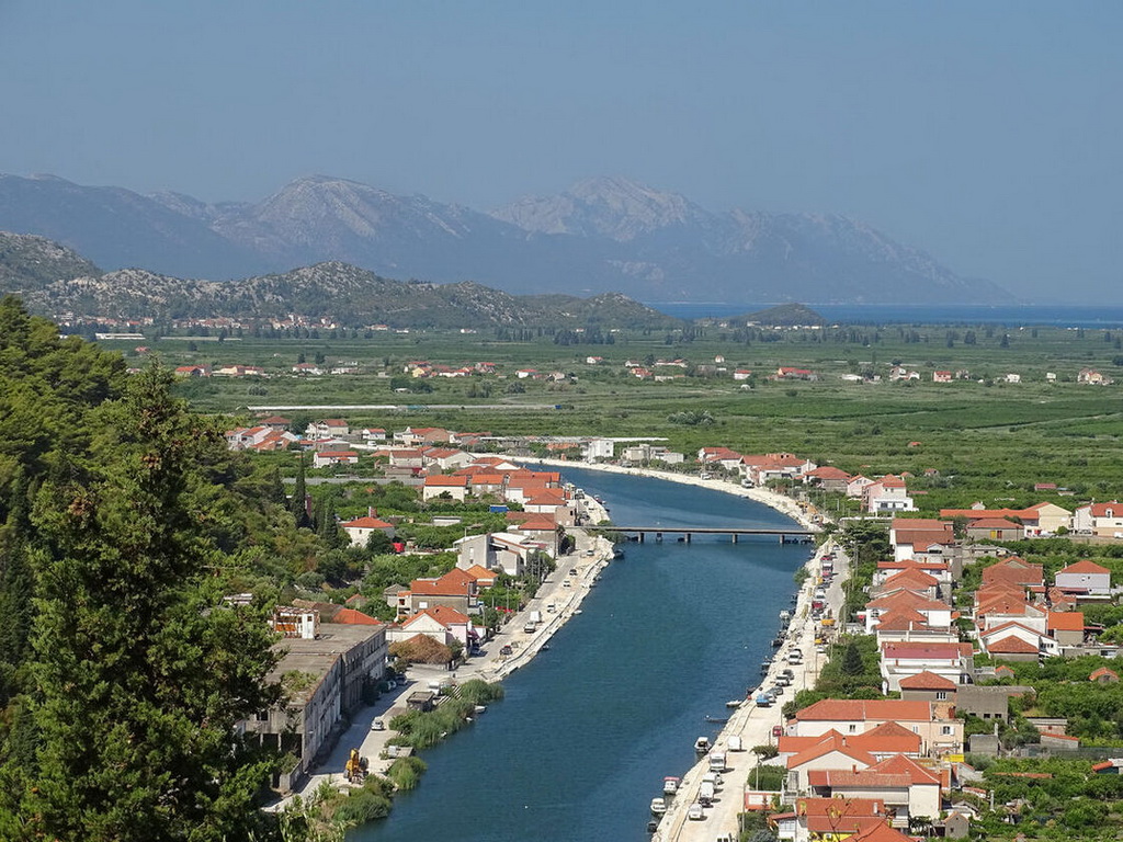 Hrvatska: Autom sletjeli u rijeku u dolini Neretve, troje mrtvih