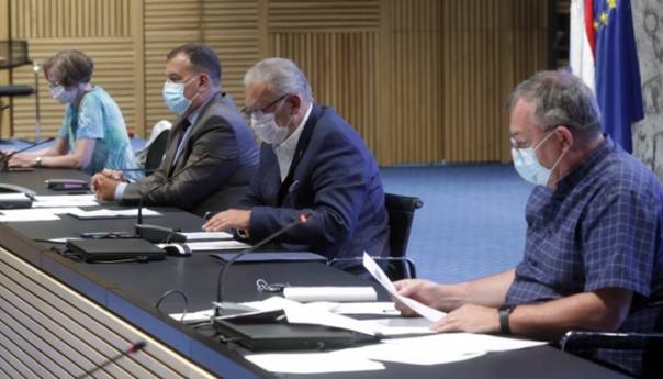 Hrvatska: Bez maski na događajima gdje svi imaju covid digitalne potvrde