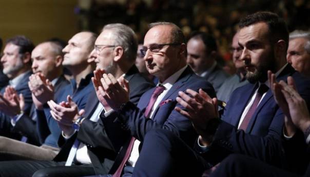 Hrvatska diplomacija najoštrije osudila paljenje crnogorske zastave u Beogradu