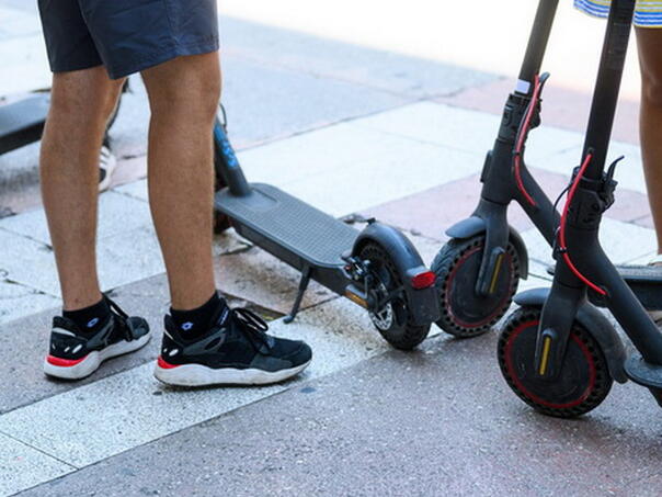 Hrvatska: Djeca vozila romobil bez kacige, roditelji kažnjeni