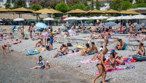 Hrvatska: Dvije popularne plaže nisu za kupanje, izlile se fekalije u more