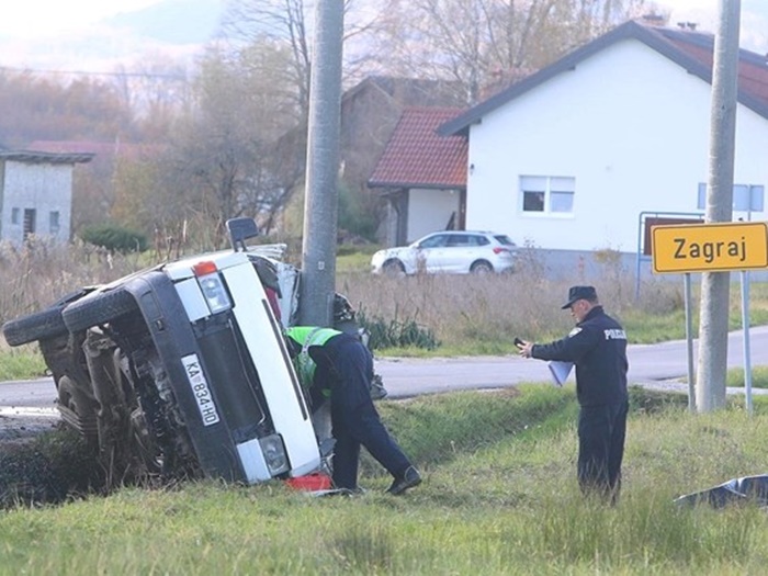 Hrvatska: Dvoje stradalih u slijetanju kombija sa ceste