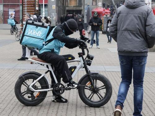 Hrvatska: Maloljetnici napali i opljačkali stranog dostavljača