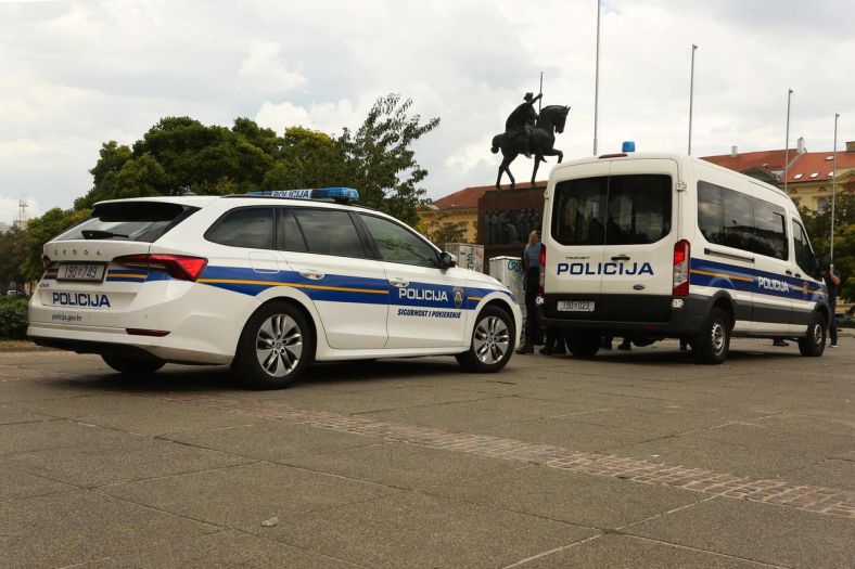 Hrvatska: Muškarac (62) bez vozačke prevozio kokain i kokain