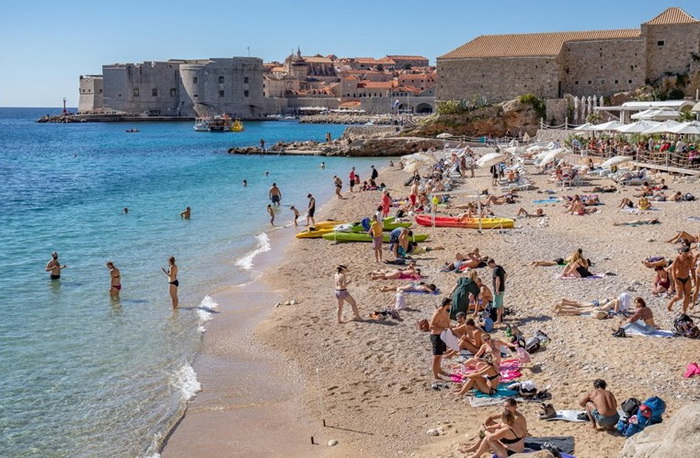 Hrvatska objavila preporuke za boravak na plaži i kupanje u moru ove godine