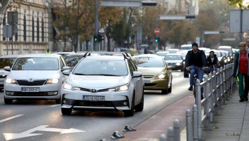 Hrvatska: Od danas više nisu obavezna dnevna svjetla na automobilima