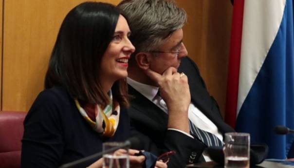 Hrvatska oporba nije uspjela srušiti ministricu Divjak