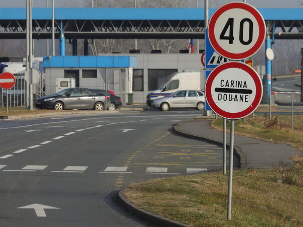 Hrvatska: Optužena grupa krijumčara migranata iz BiH, među njima i dvoje carinika