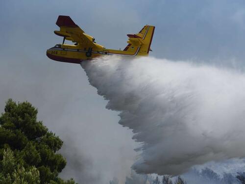 Hrvatska poslala kanader u pomoć Albaniji