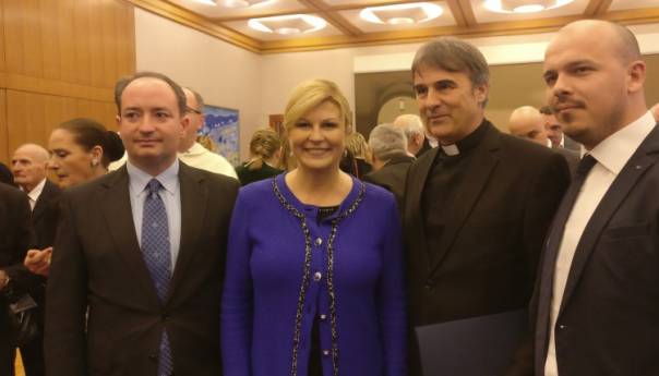 Hrvatska predsjednica odlikovala don Dragana Filipovića