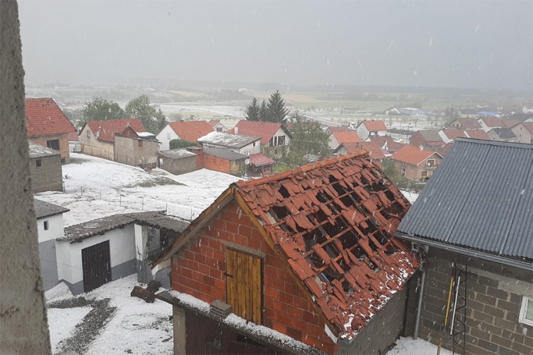 Hrvatska: Snažno nevrijeme pogodilo područje Požege