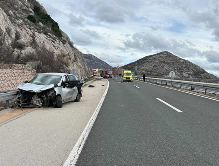 Hrvatska: Teška saobraćajna nesreća na izlazu iz tunela, poginulo dvoje ljudi
