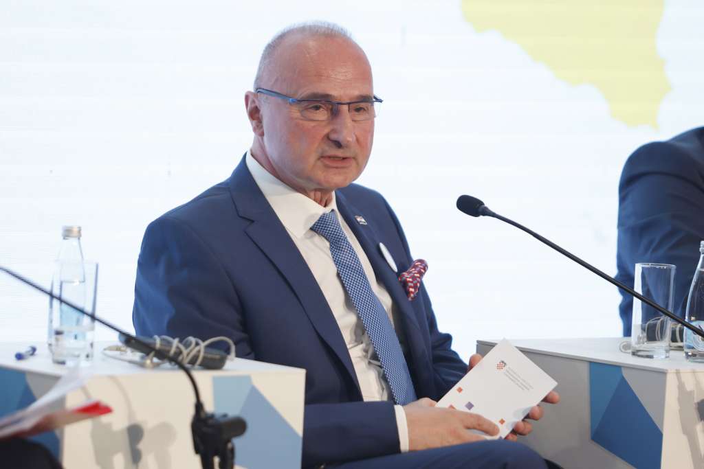 Hrvatska treba imati zagarantovano mjesto u parlamentu Srbije