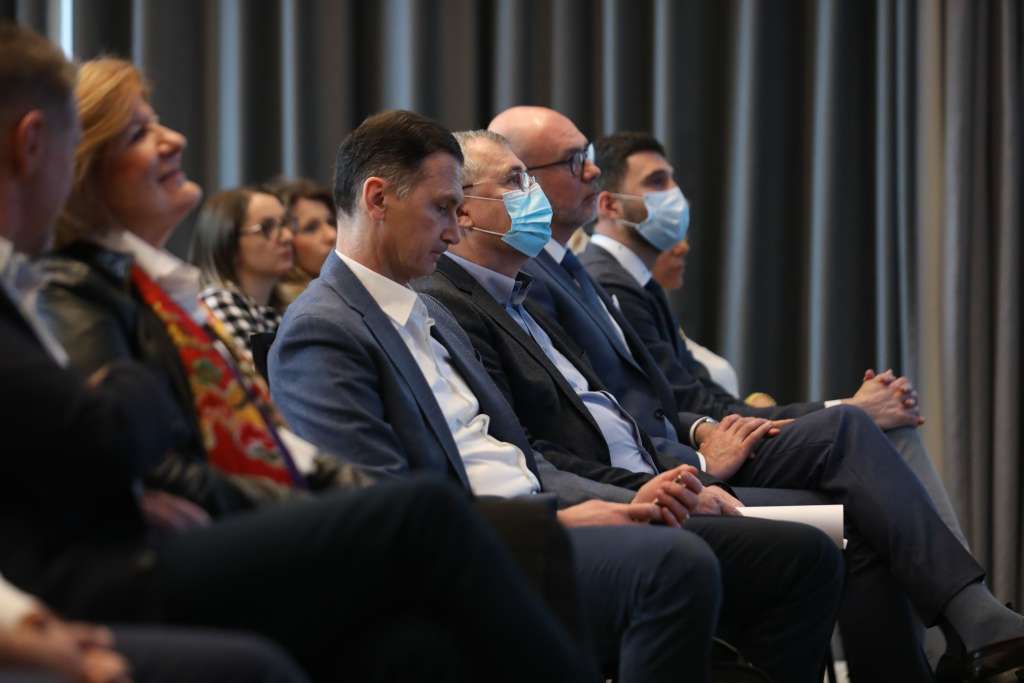 Hrvatska: Ukidanje karantene za sve i četvrta doza za starije građane