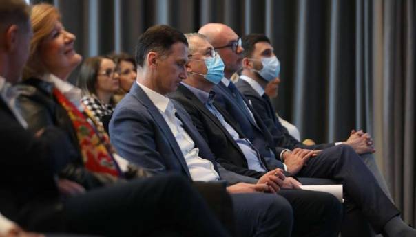 Hrvatska: Ukidanje karantene za sve i četvrta doza za starije građane