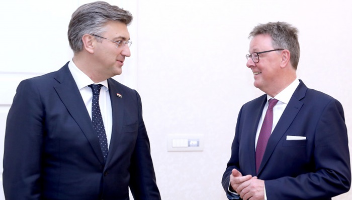 Hrvatska za pristupne pregovore sa Skopljem i Tiranom