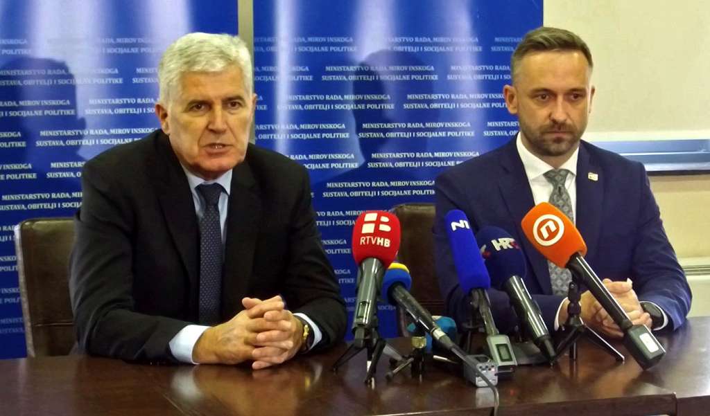 Hrvatski ministar podijelio 25 ugovora vrijednih milion eura