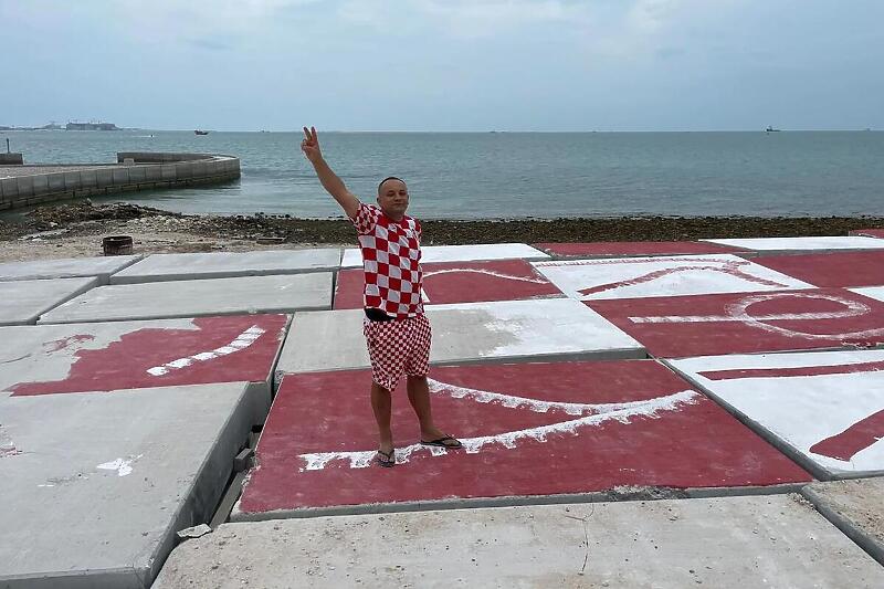 Hrvatski navijači uhapšeni u Dohi nakon što su obojili kocke ispred hotela