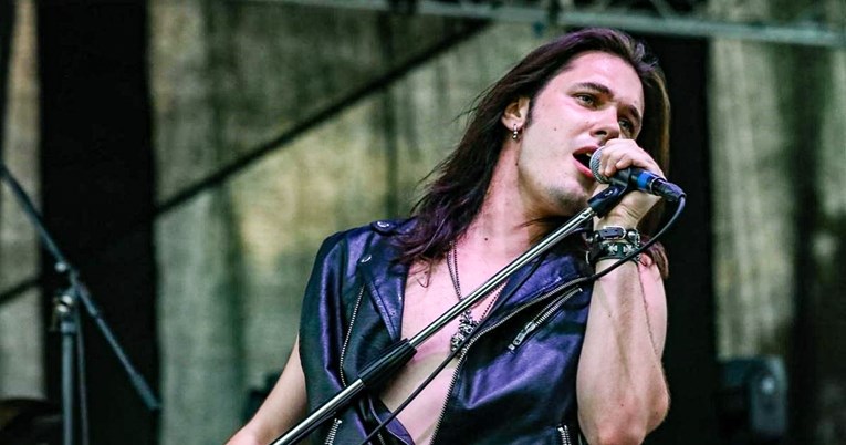 Hrvatski pjevač Dino Jelusić postao član benda Whitesnake