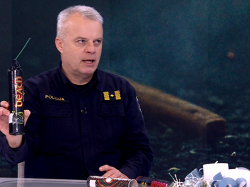Hrvatski policajac pokazao petardu pronađenu kod djece: "Usporediva s bombom"