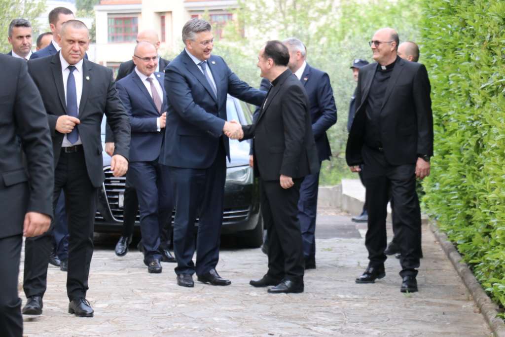 Hrvatski premijer Plenković susreo se s biskupom Palićem