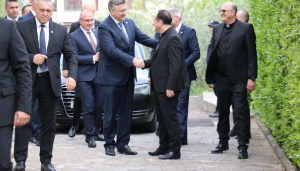 Hrvatski premijer Plenković susreo se s biskupom Palićem
