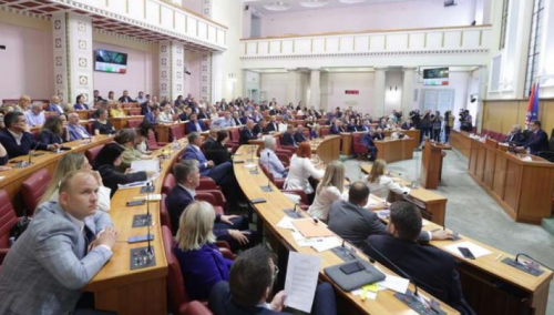 Hrvatski sabor usvojio zakon, uzvikivanje "Za dom spremni" kažnjavat će se i do 4.000 eura