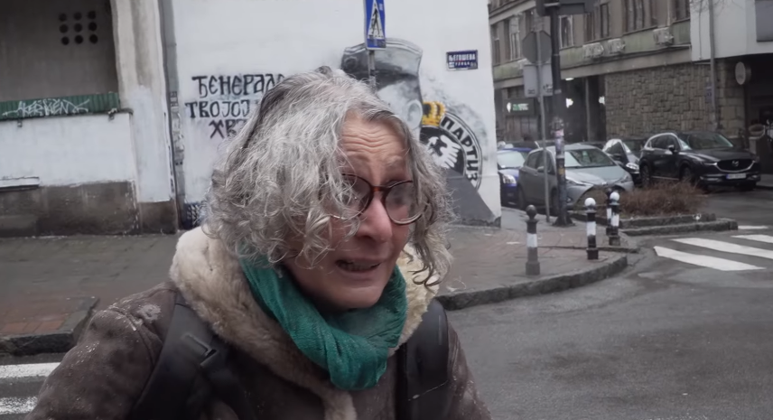 Huligani koji čuvaju mural zločinca Mladića napali Aidu Ćorović