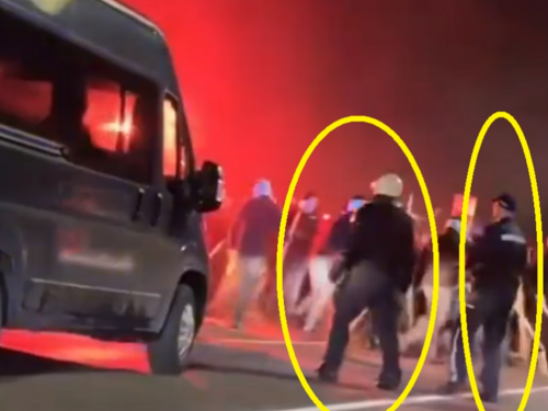 Video: Huligani u Srbiji mirno prošli pored policije sa šipkama i bakljama