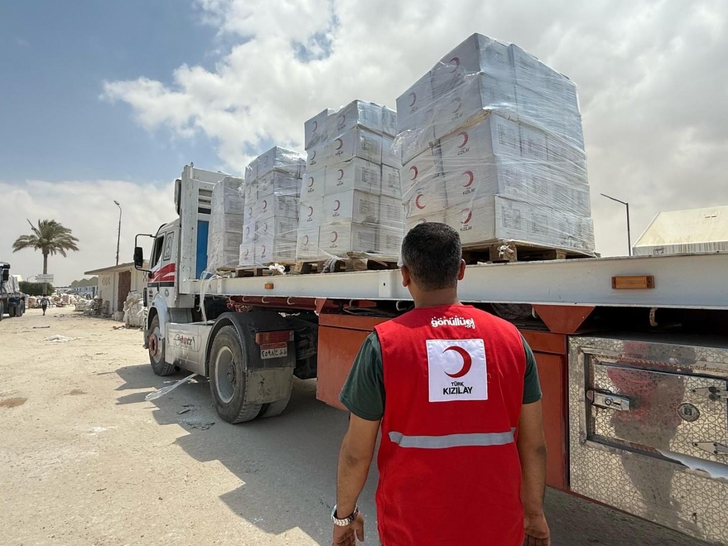 Humanitarni konvoji ulaze u Gazu, primirje se poštuje
