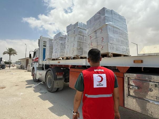 Humanitarni konvoji ulaze u Gazu, primirje se poštuje