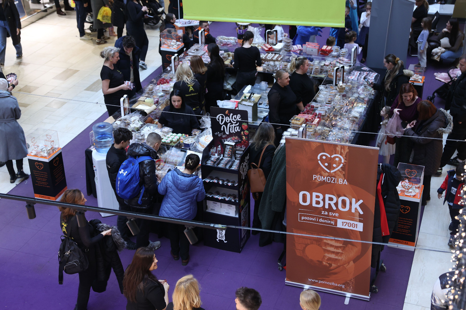 Humanitarni 'Slatki bazar' u Sarajevu za projekat 'Obrok za sve' 