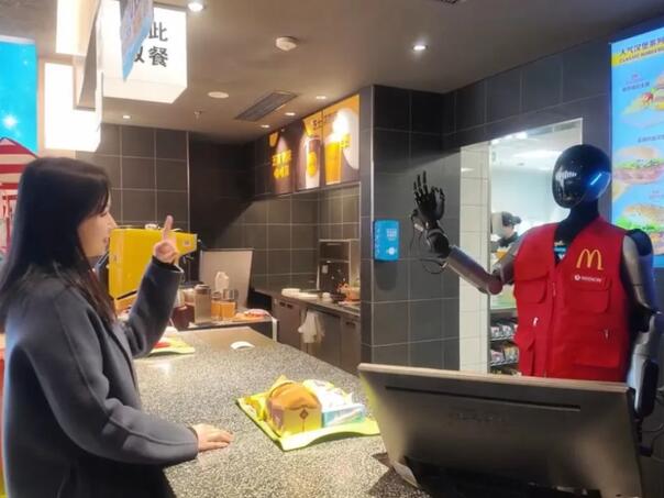 Humanoidni roboti rade u McDonald'su u Šangaju