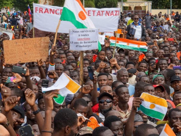 Hunta u Nigeru naredila policiji da protjera francuskog ambasadora