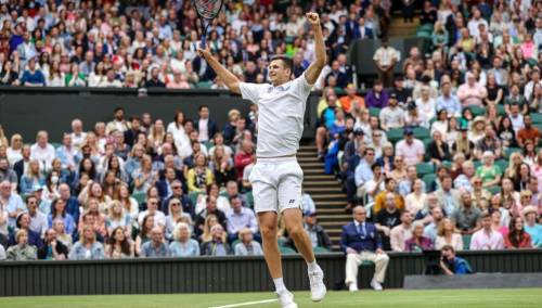 Hurkacz iznenadio Medvedeva i pomogao Đokoviću da ostane na vrhu ATP liste