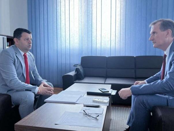 Hurtić boravio u radnoj posjeti UKC Tuzla