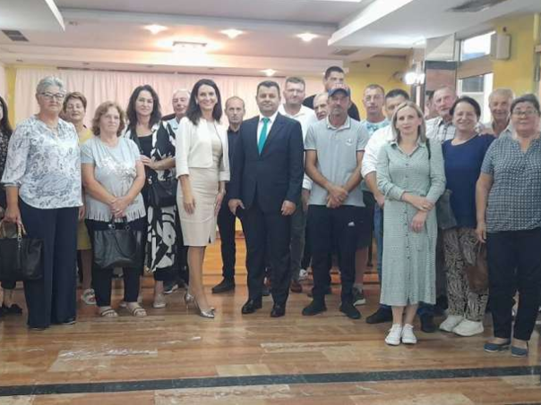 Hurtić posjetio povratnike u Kozaracu
