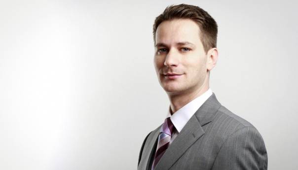 Husagić pisao Tegeltiji: Revidirati način prelaska granice