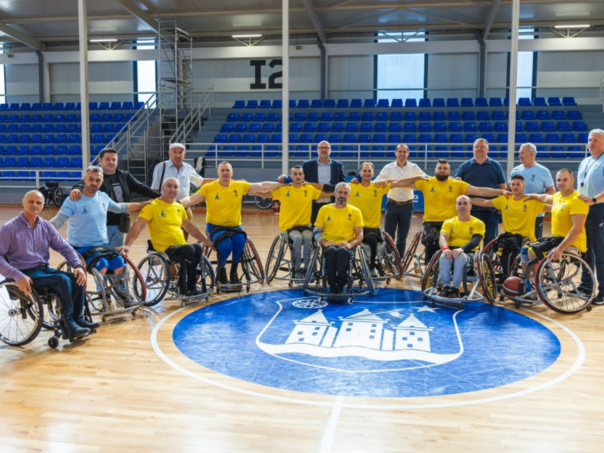 Hušić i Sedić podržali košarkašku reprezentaciju BiH u kolicima