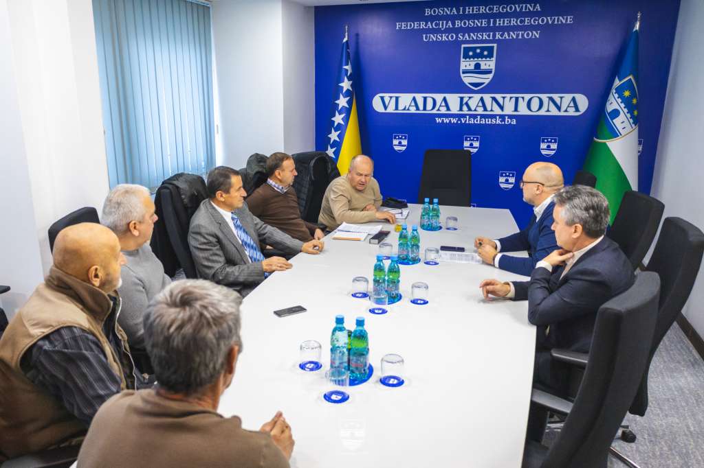 Hušić s članovima Udruženja logoraša o poboljšanju statusa ove kategorije