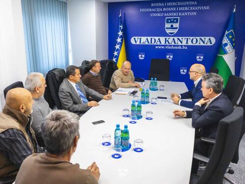 Hušić s članovima Udruženja logoraša o poboljšanju statusa ove kategorije