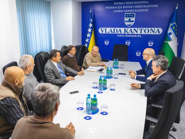 Hušić s članovima Udruženja logoraša o poboljšanju statusa ove kategorije