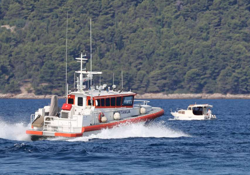 Hvar: S nasukane jedrilice spašeno 12 Španaca