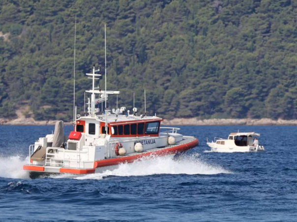 Hvar: S nasukane jedrilice spašeno 12 Španaca