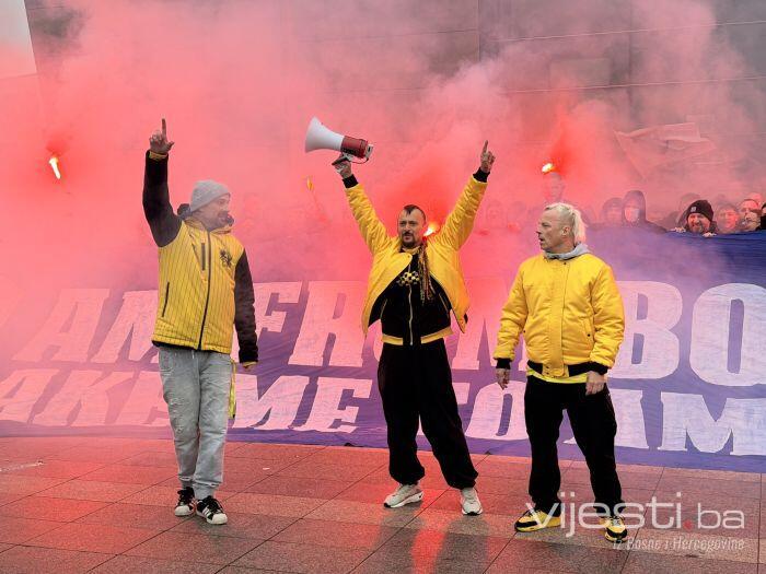 "I am from Bosnia, take me to America": Dubioza Kolektiv zapalila atmosferu u Zenici