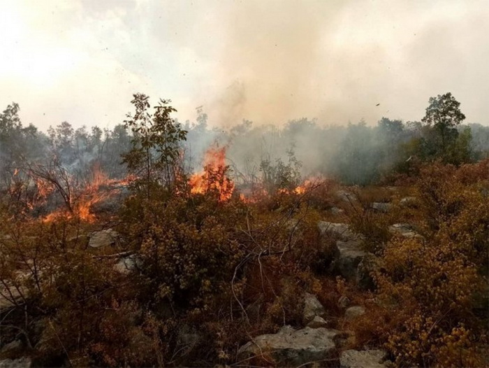 I dalje aktivni požari u Mostaru, Jablanici i Stocu